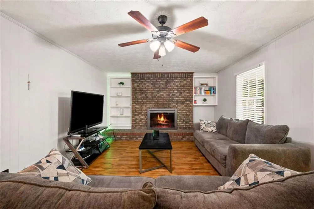 556 Auburn Road Auburn, GA 30011