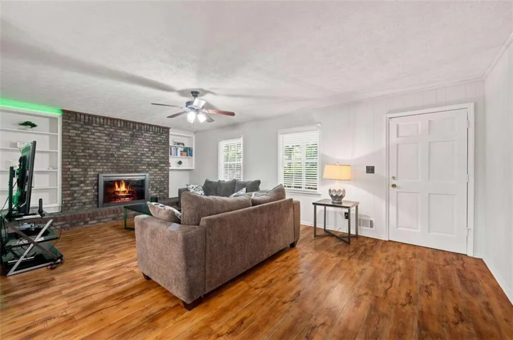 556 Auburn Road Auburn, GA 30011