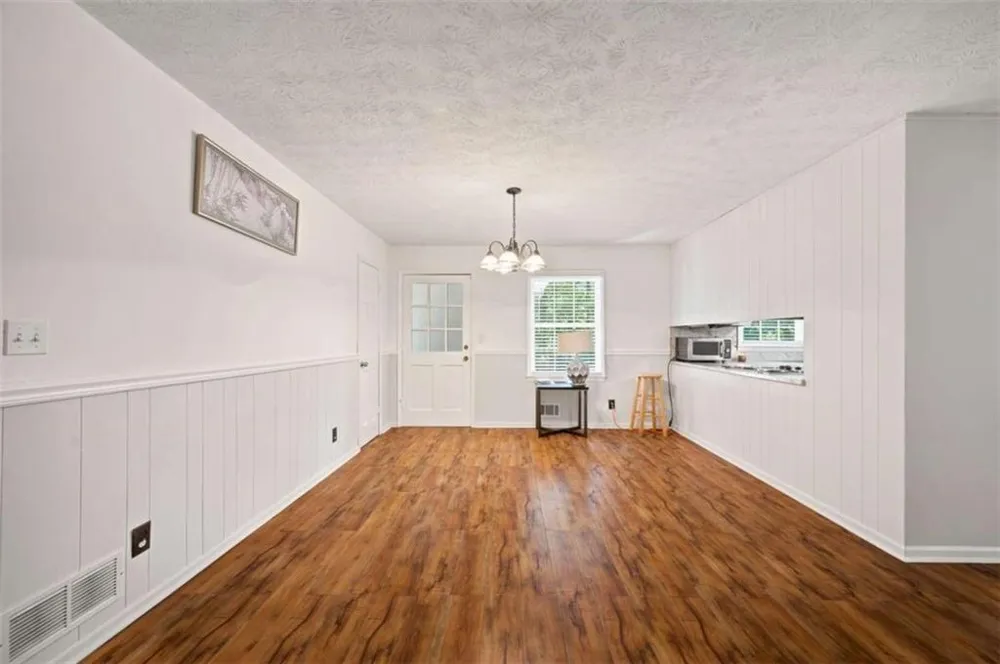 556 Auburn Road Auburn, GA 30011