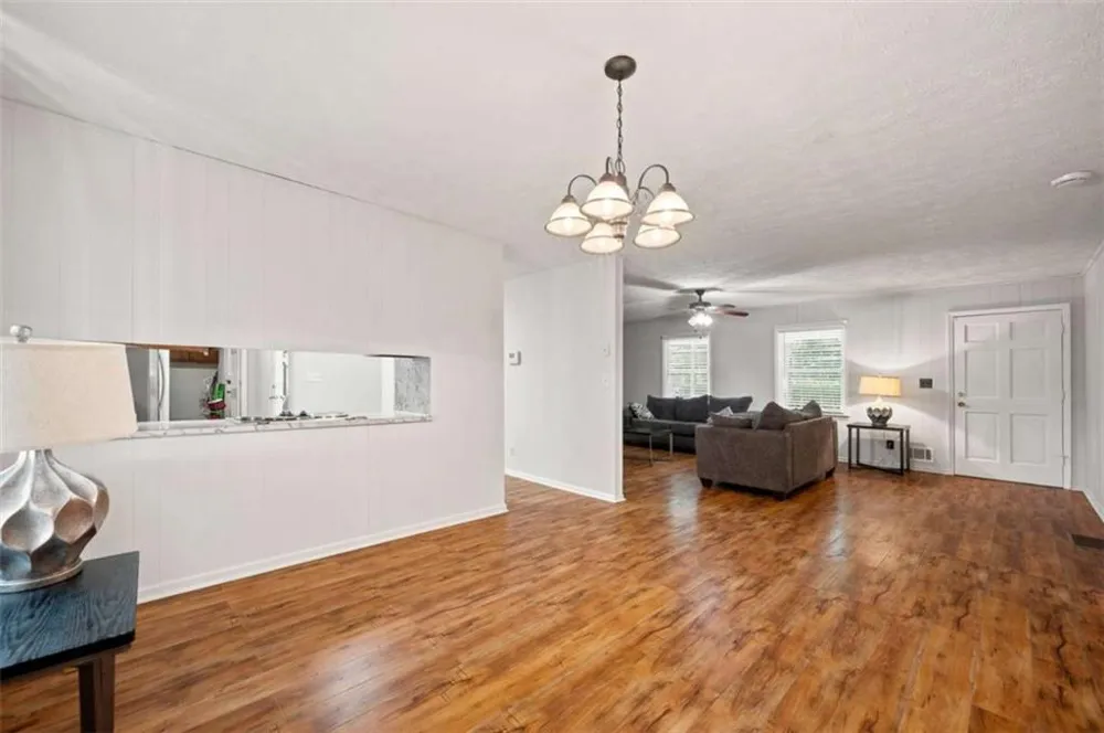 556 Auburn Road Auburn, GA 30011