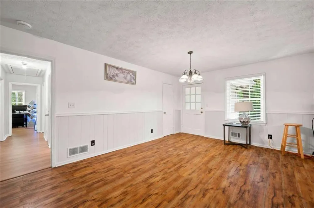 556 Auburn Road Auburn, GA 30011