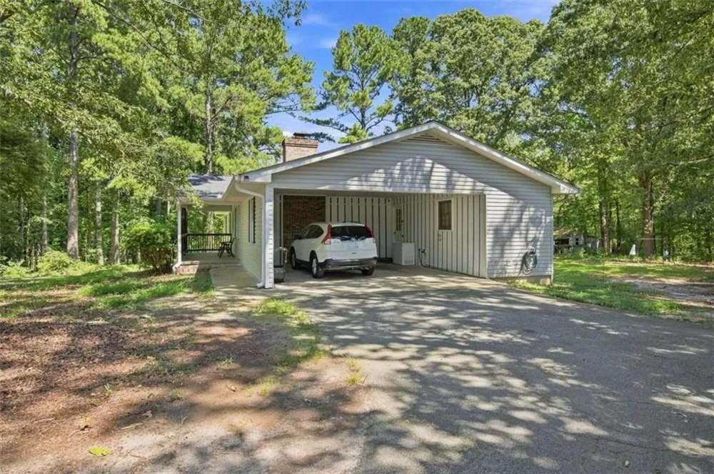 556 Auburn Road Auburn, GA 30011