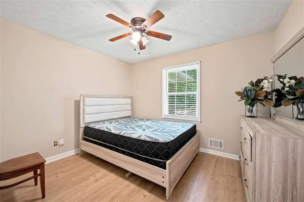 556 Auburn Road Auburn, GA 30011