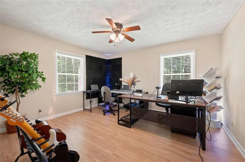 556 Auburn Road Auburn, GA 30011