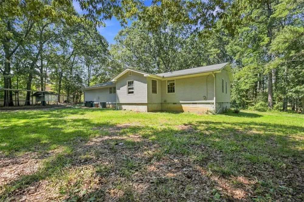 556 Auburn Road Auburn, GA 30011