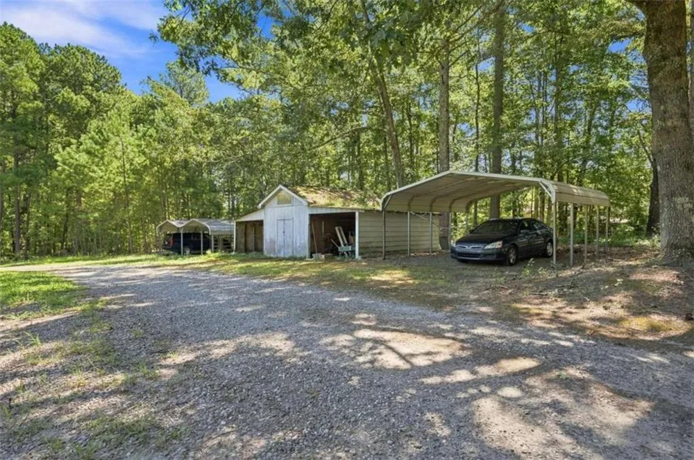 556 Auburn Road Auburn, GA 30011