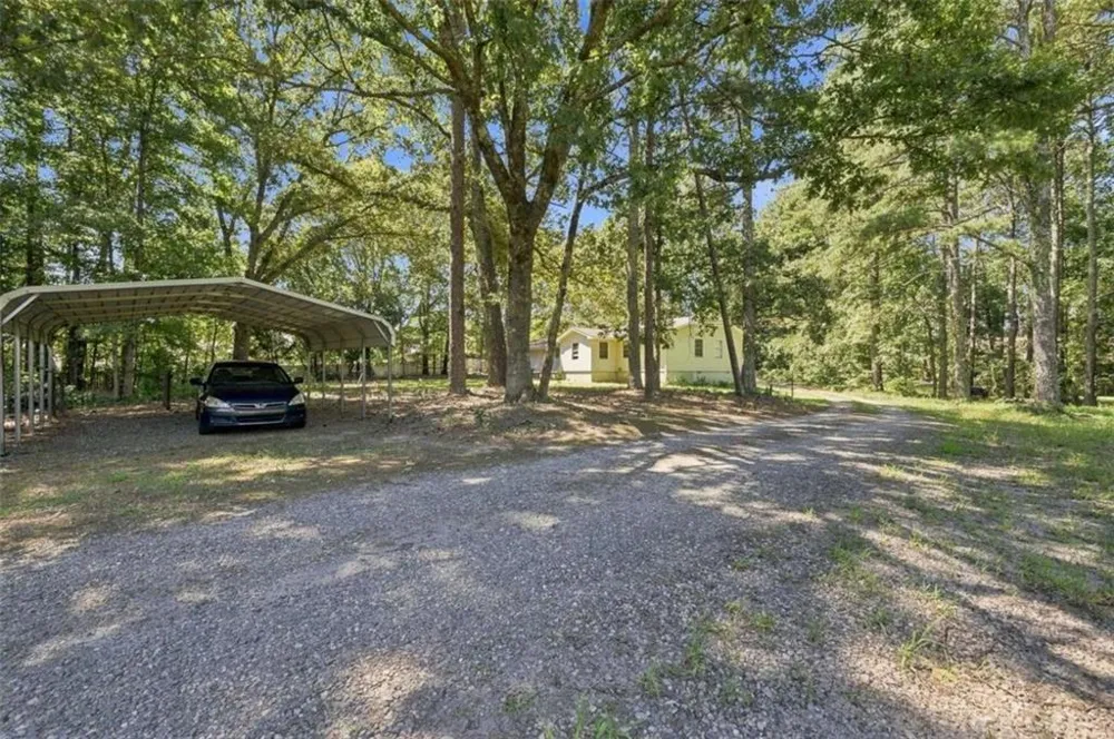 556 Auburn Road Auburn, GA 30011
