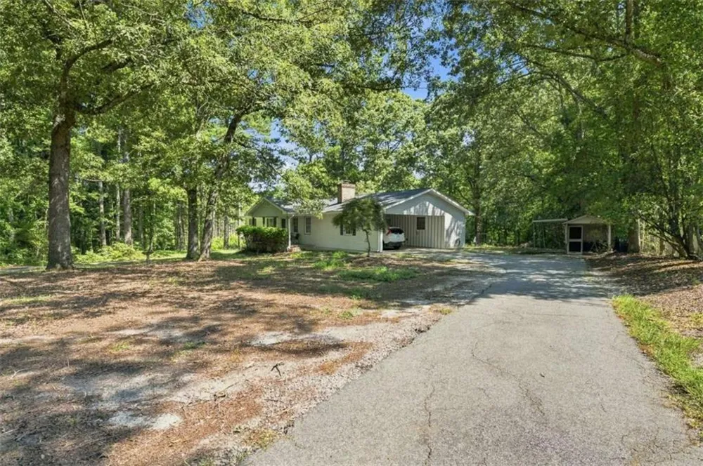 556 Auburn Road Auburn, GA 30011