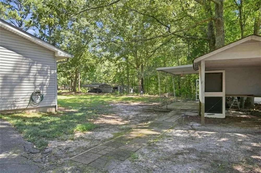 556 Auburn Road Auburn, GA 30011