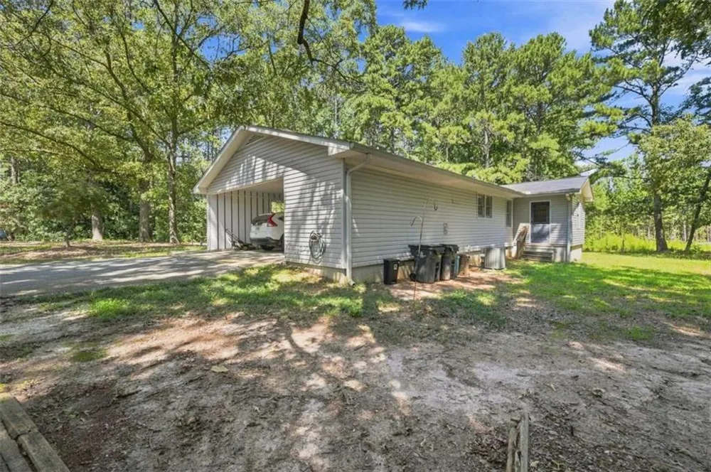 556 Auburn Road Auburn, GA 30011