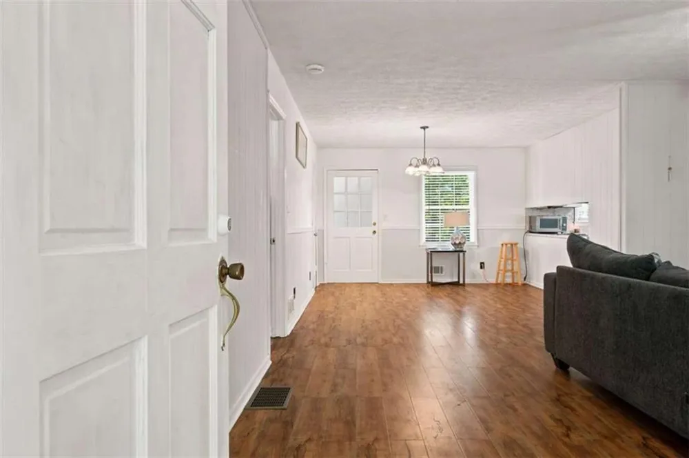 556 Auburn Road Auburn, GA 30011