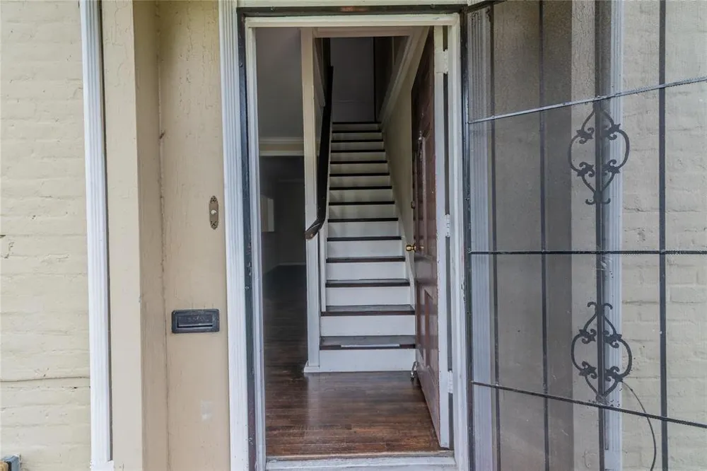 2233 Macgregor Way Houston, TX 77004
