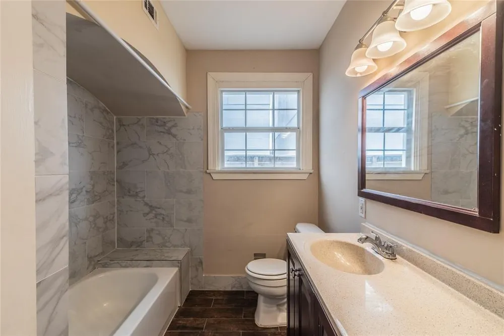 2233 Macgregor Way Houston, TX 77004