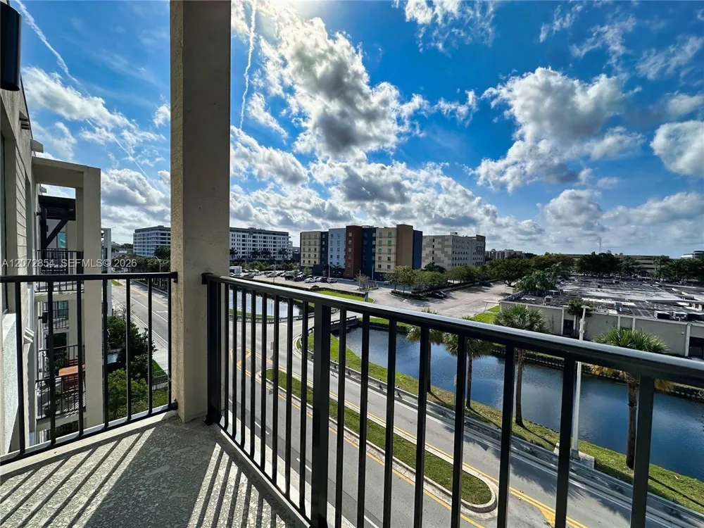 8167 NW 41st St #E-410 Doral, FL 33166