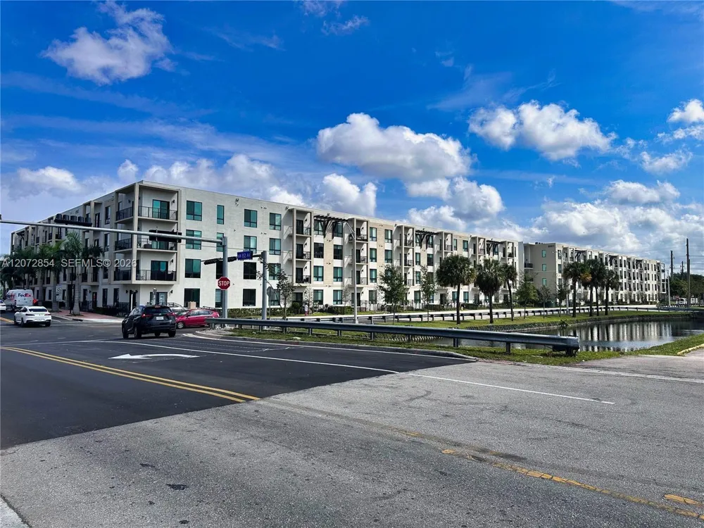 8167 NW 41st St #E-410 Doral, FL 33166