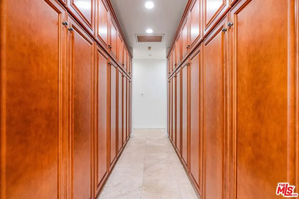 3718 S Barrington Avenue Los Angeles, CA 90066