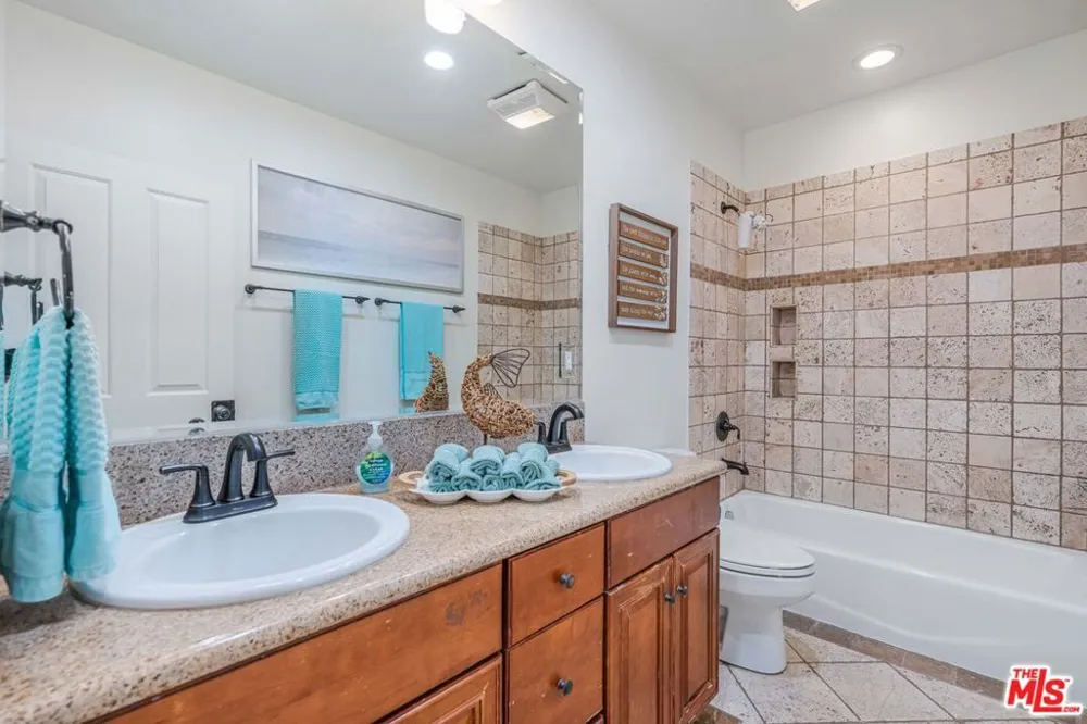 3718 S Barrington Avenue Los Angeles, CA 90066
