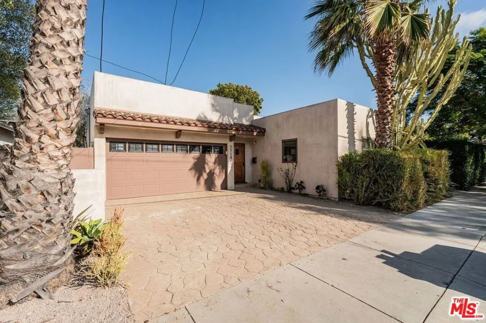 3718 S Barrington Avenue Los Angeles, CA 90066