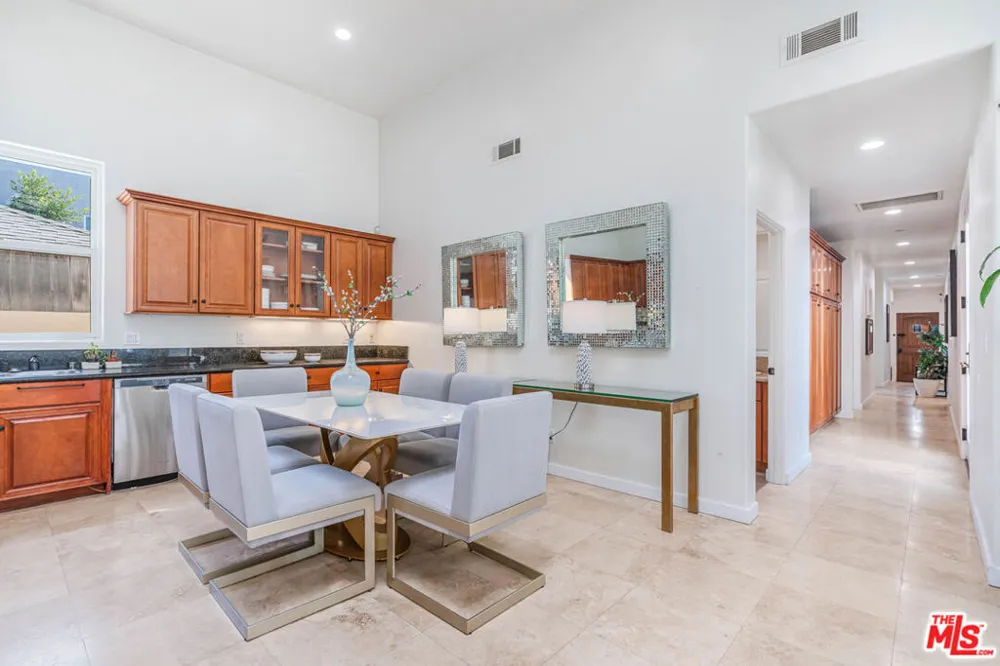 3718 S Barrington Avenue Los Angeles, CA 90066