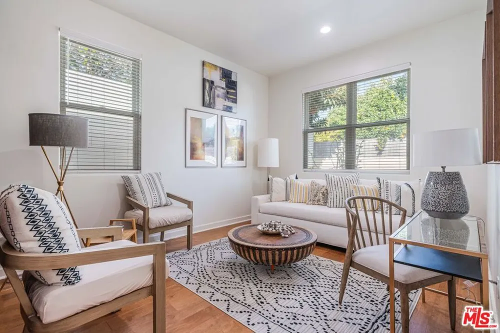 3718 S Barrington Avenue Los Angeles, CA 90066