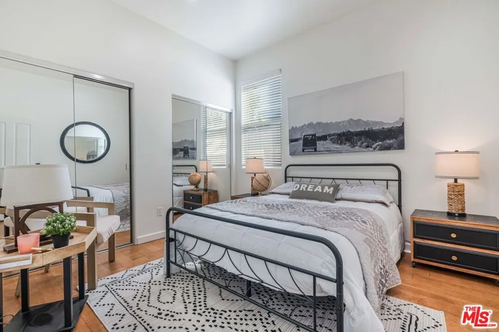 3718 S Barrington Avenue Los Angeles, CA 90066