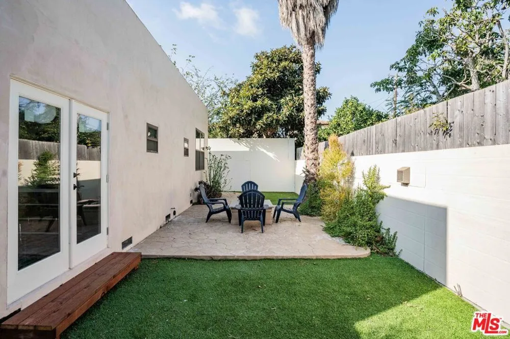 3718 S Barrington Avenue Los Angeles, CA 90066