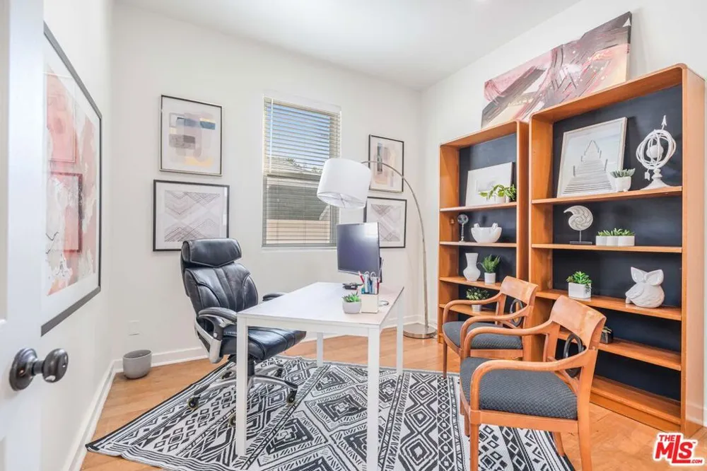 3718 S Barrington Avenue Los Angeles, CA 90066