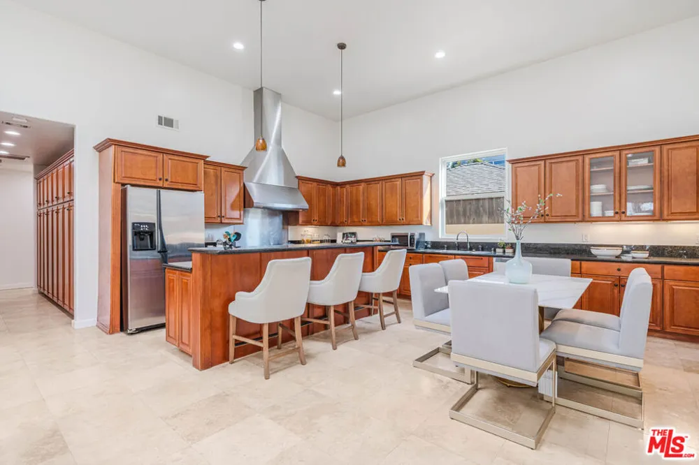 3718 S Barrington Avenue Los Angeles, CA 90066