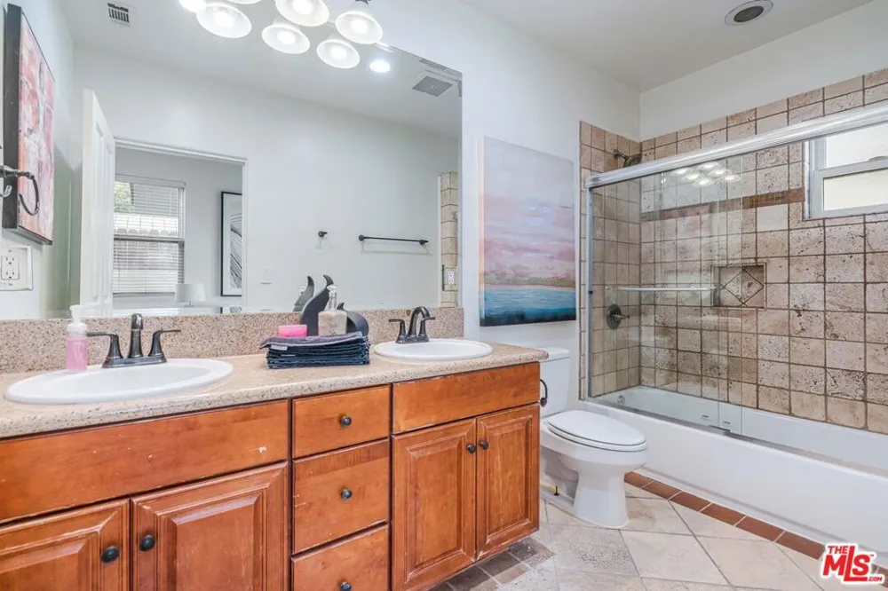 3718 S Barrington Avenue Los Angeles, CA 90066