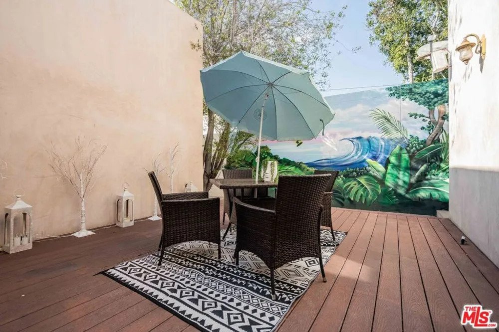 3718 S Barrington Avenue Los Angeles, CA 90066
