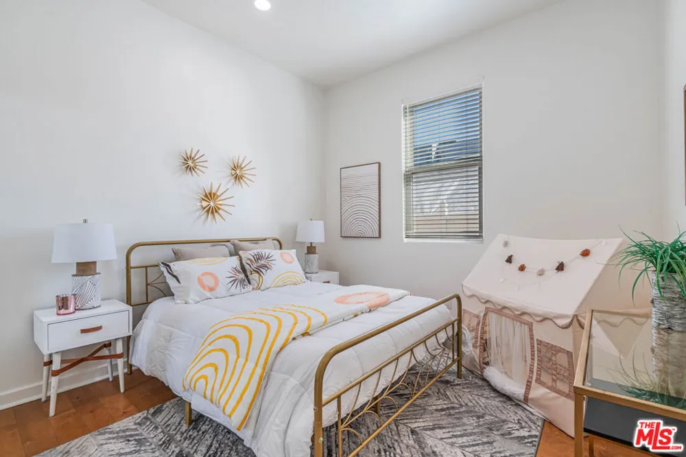3718 S Barrington Avenue Los Angeles, CA 90066