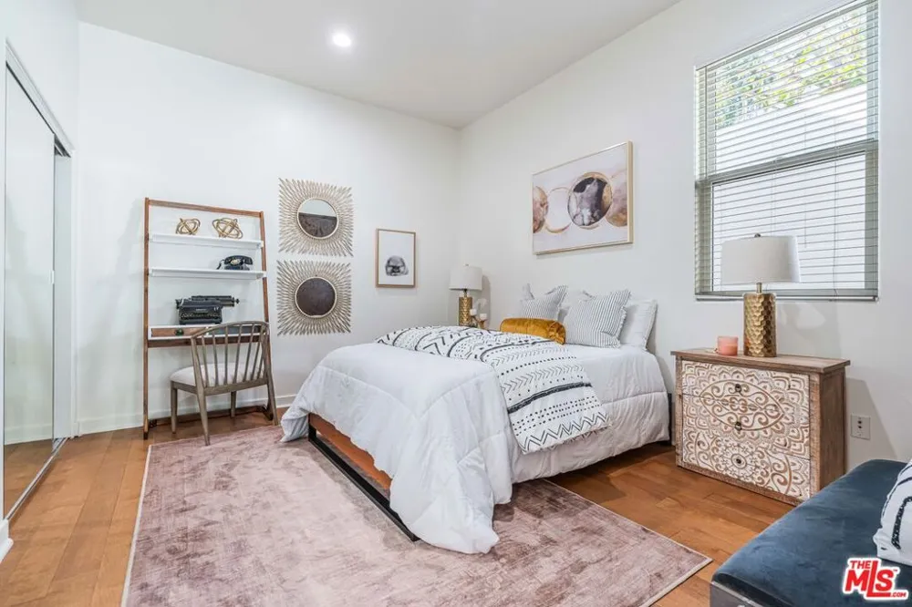 3718 S Barrington Avenue Los Angeles, CA 90066
