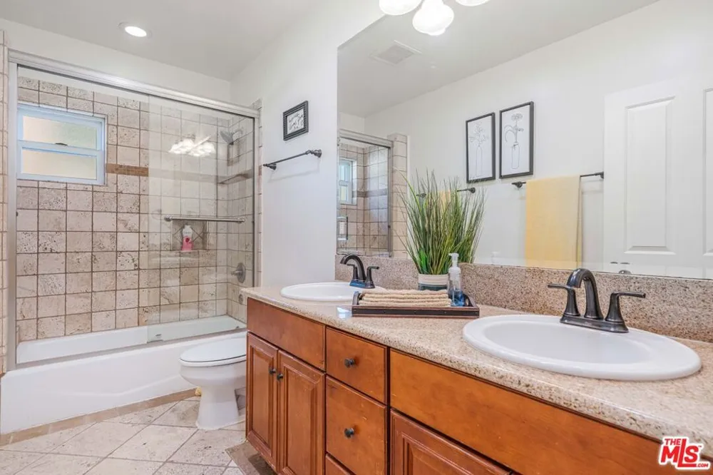 3718 S Barrington Avenue Los Angeles, CA 90066