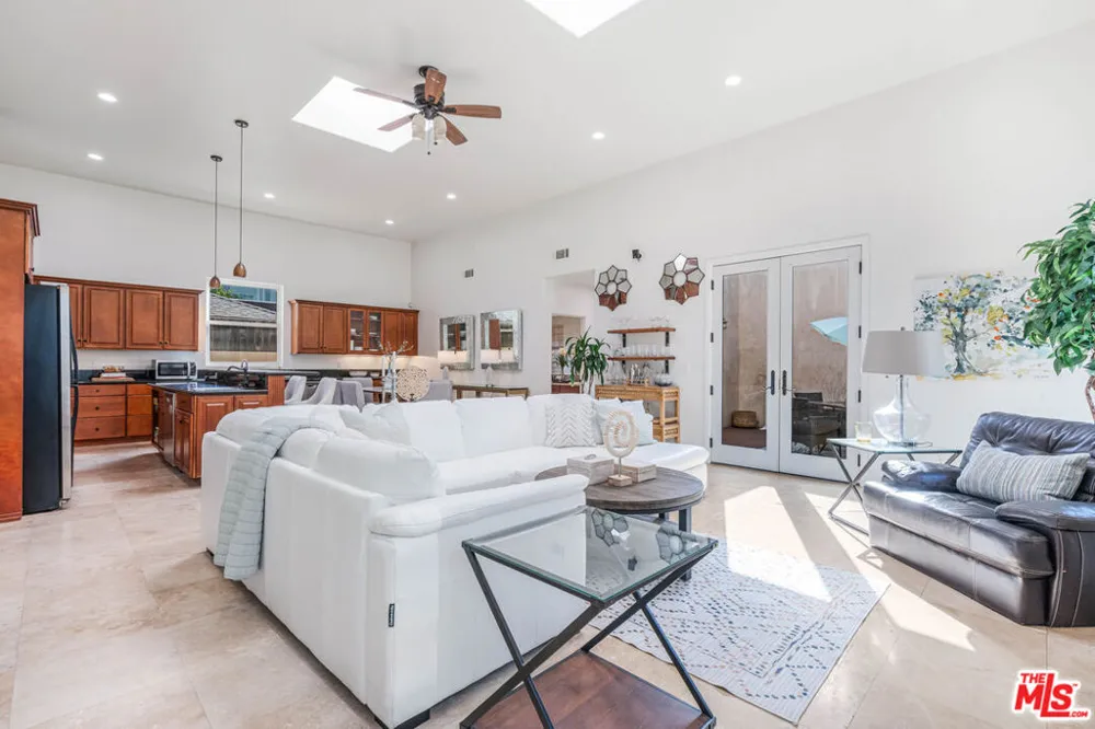 3718 S Barrington Avenue Los Angeles, CA 90066