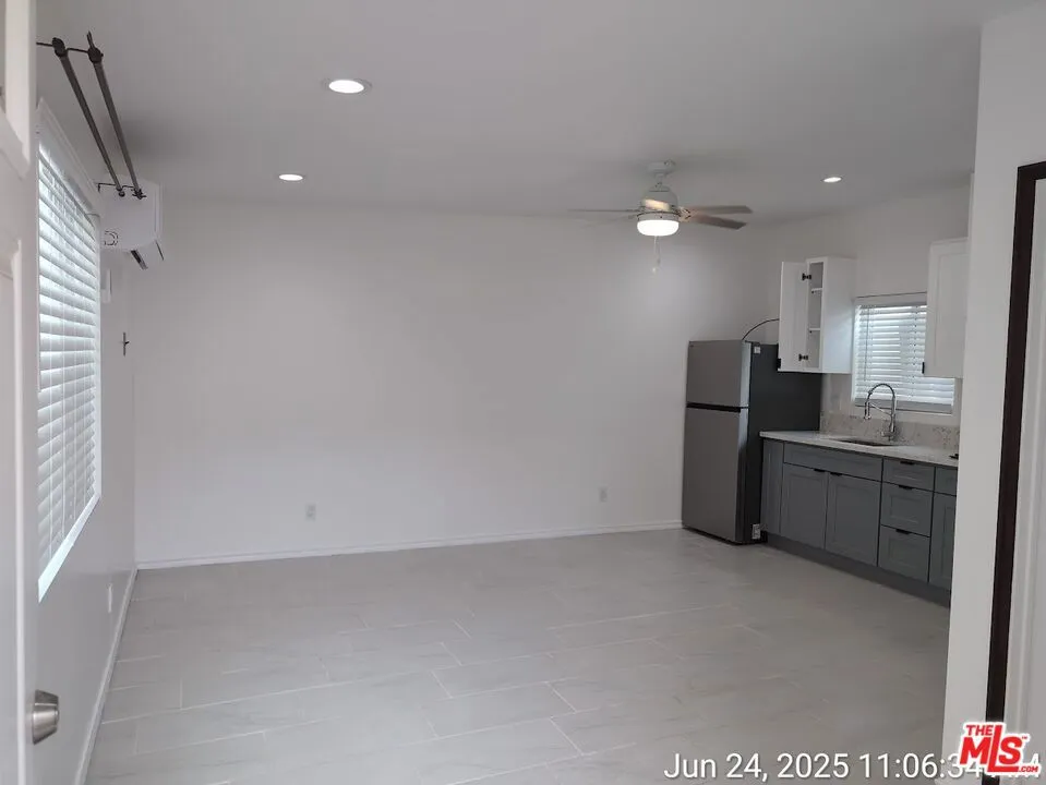 416 E 101st Street Los Angeles, CA 90003