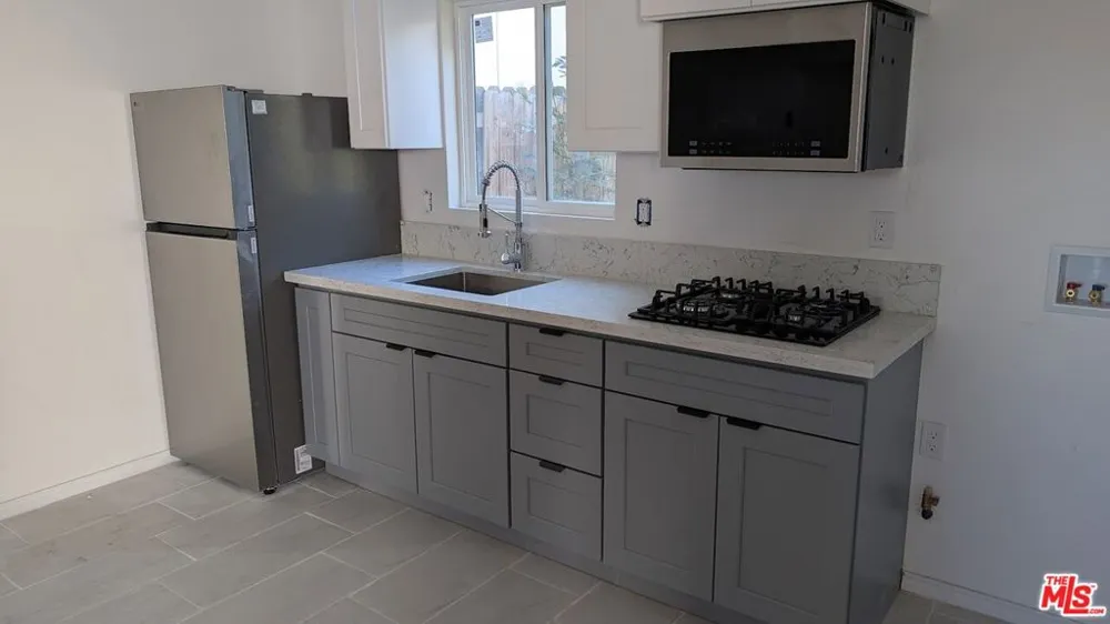 416 E 101st Street Los Angeles, CA 90003