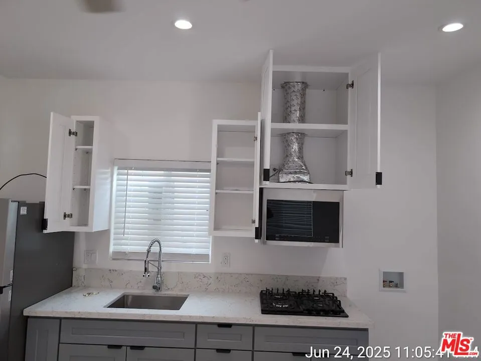 416 E 101st Street Los Angeles, CA 90003
