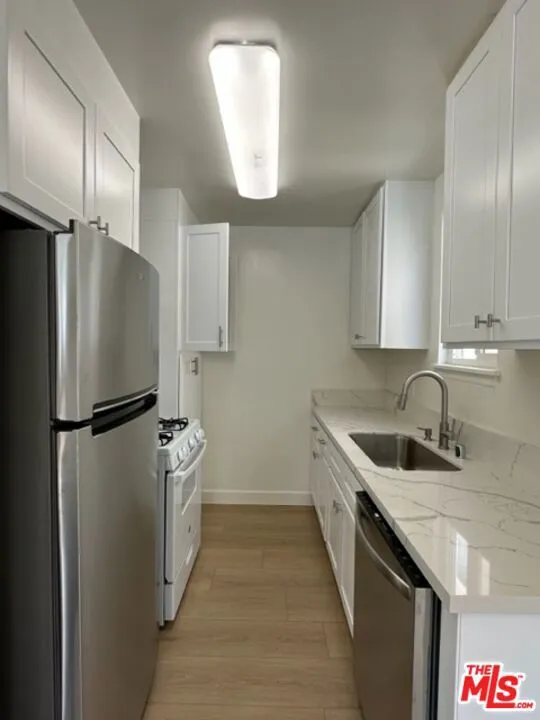 517 S Kenmore Avenue #1 Los Angeles, CA 90020