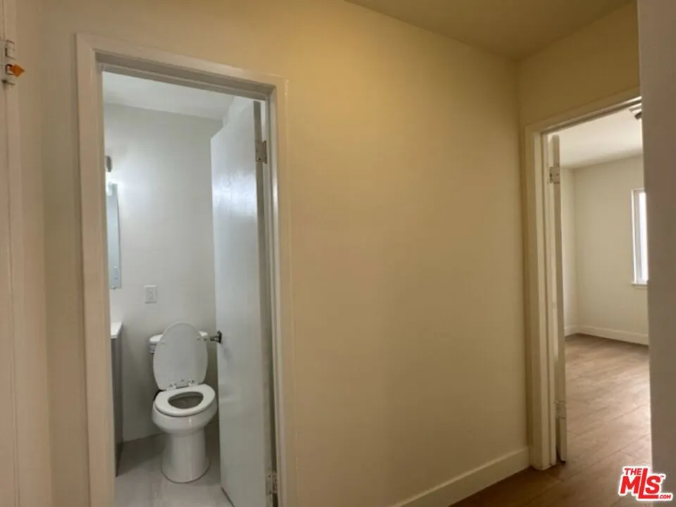 517 S Kenmore Avenue #1 Los Angeles, CA 90020