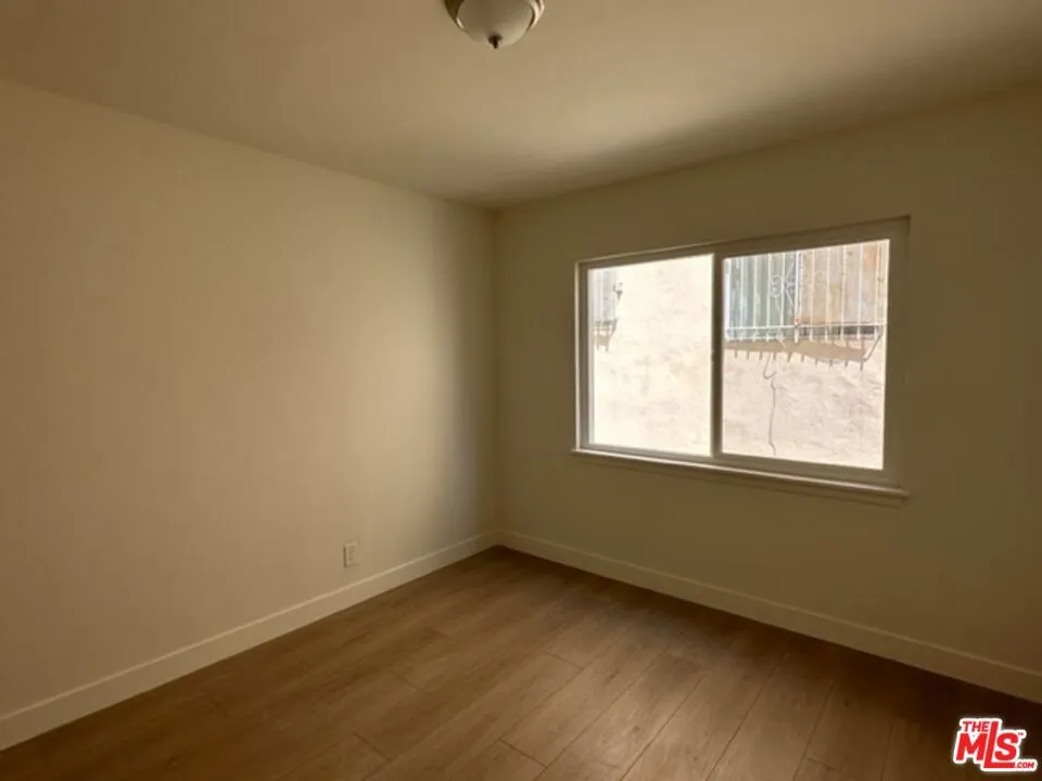 517 S Kenmore Avenue #1 Los Angeles, CA 90020