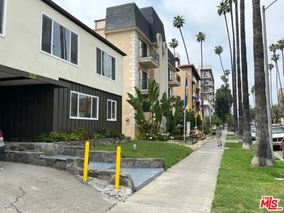 517 S Kenmore Avenue #1 Los Angeles, CA 90020