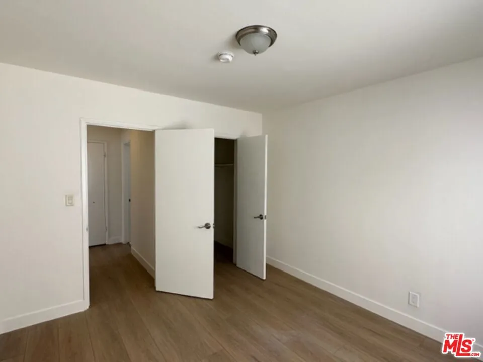 517 S Kenmore Avenue #1 Los Angeles, CA 90020