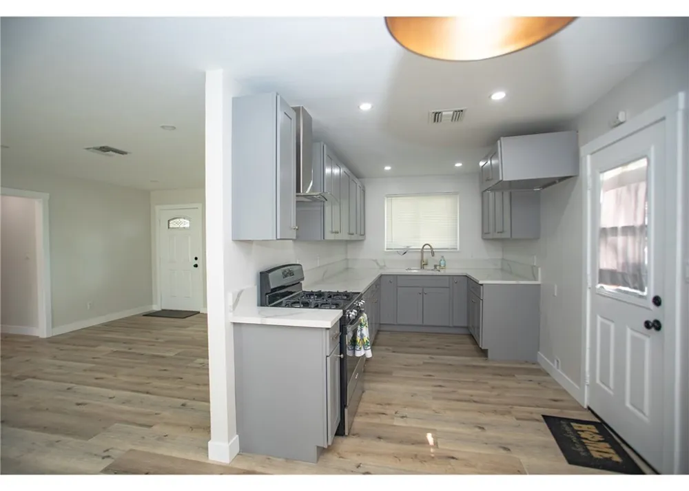 496 W 48th San Bernardino, CA 92407