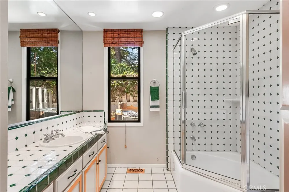 21 Eastfield Rolling Hills, CA 90274