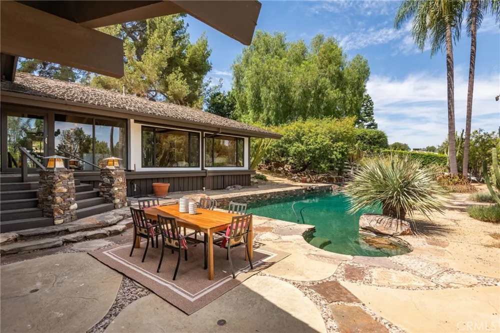 21 Eastfield Rolling Hills, CA 90274