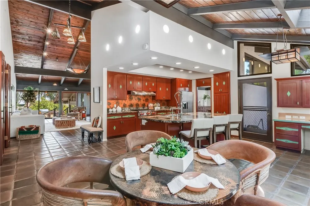 21 Eastfield Rolling Hills, CA 90274