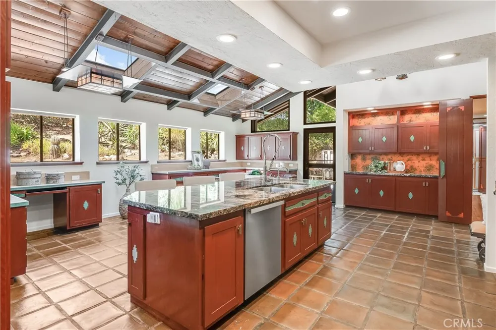 21 Eastfield Rolling Hills, CA 90274
