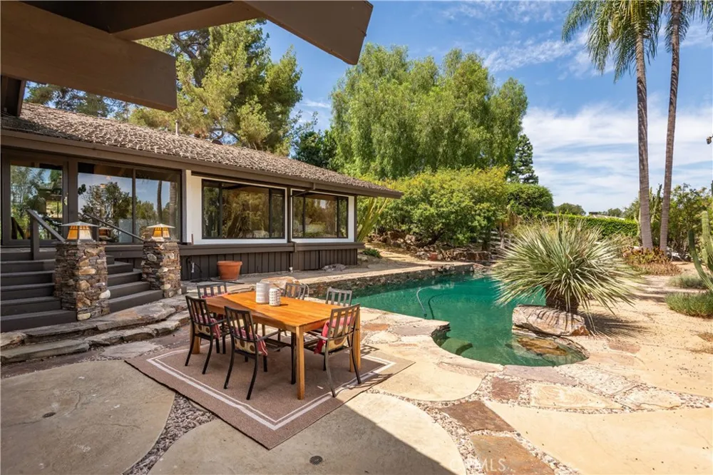 21 Eastfield Rolling Hills, CA 90274