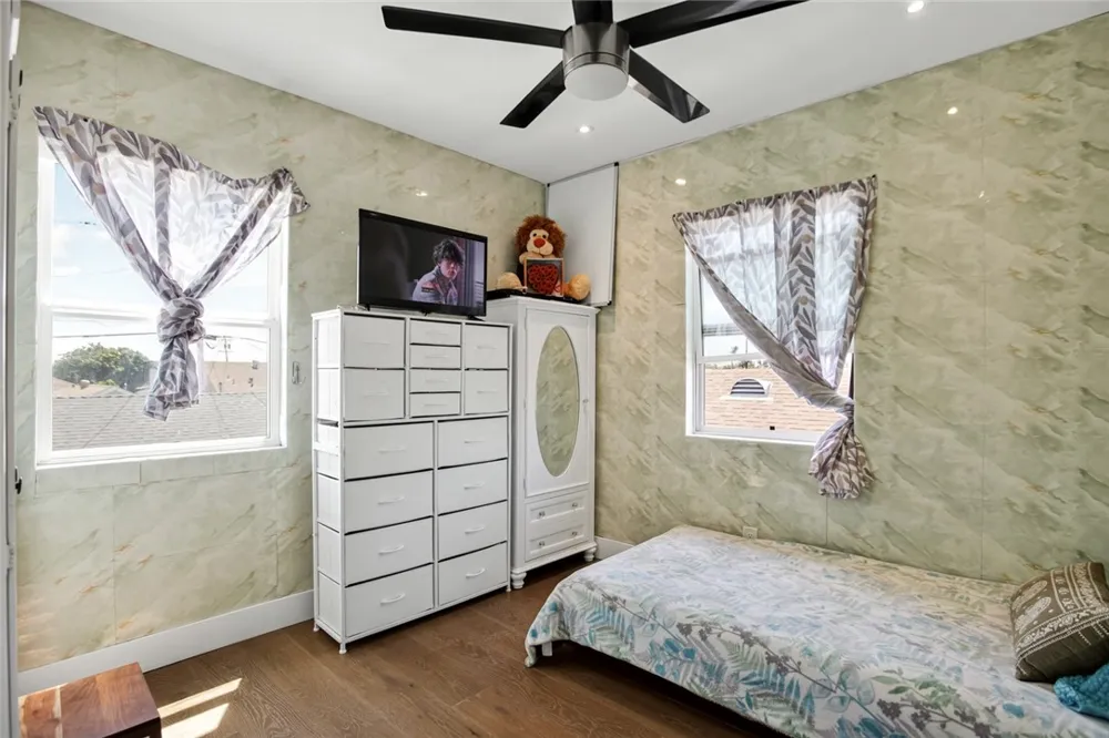 5244 Via Corona Street Los Angeles, CA 90022