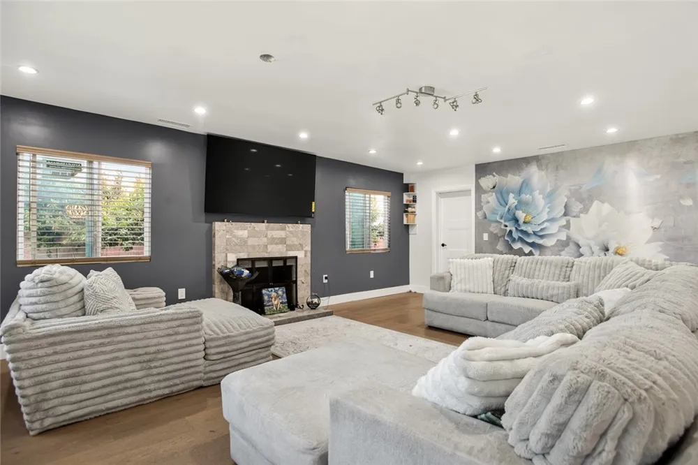 5244 Via Corona Street Los Angeles, CA 90022
